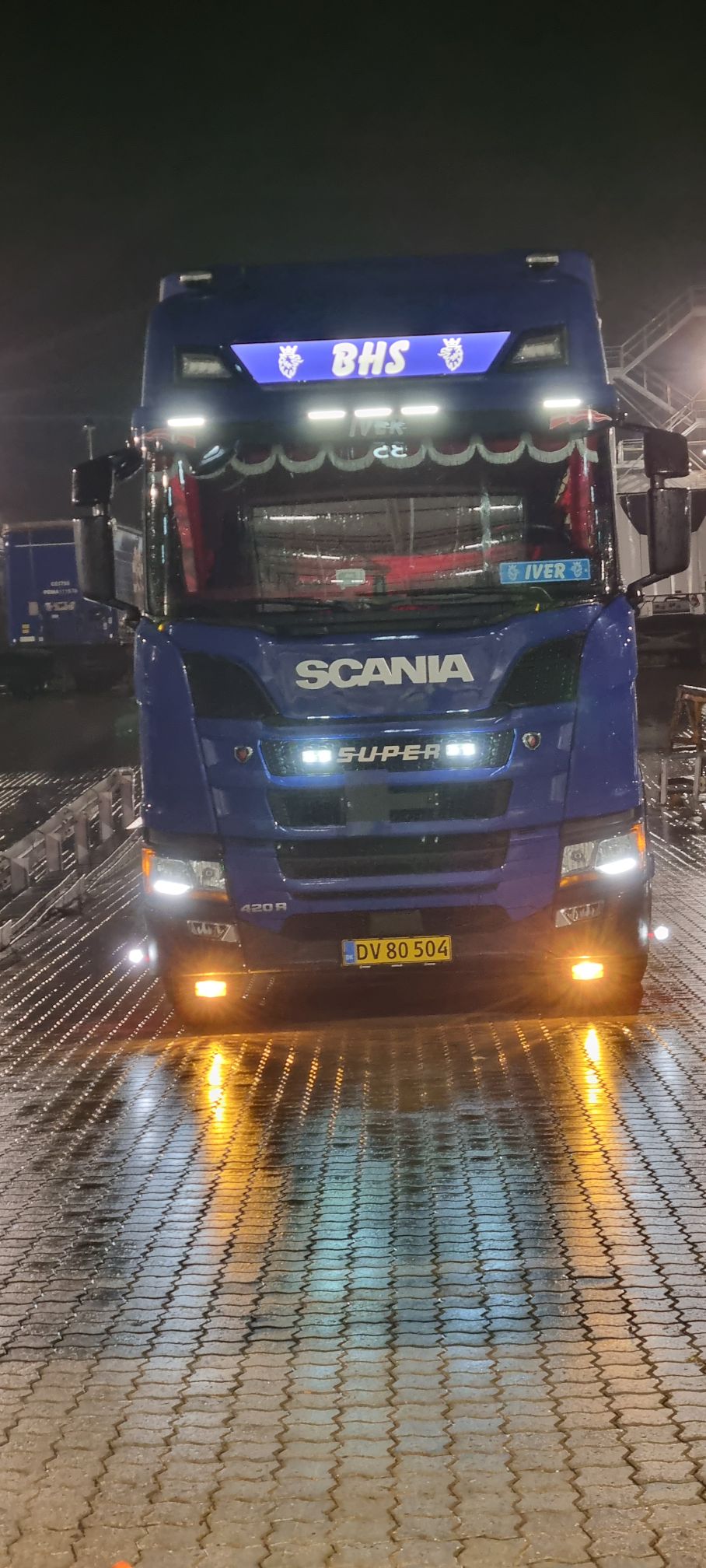 Lysskilt på lastbilfront
